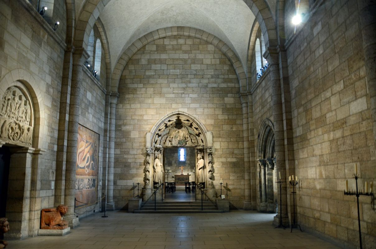 New York Cloisters 05 001 Romanesque Hall View To 004 Langon Chapel